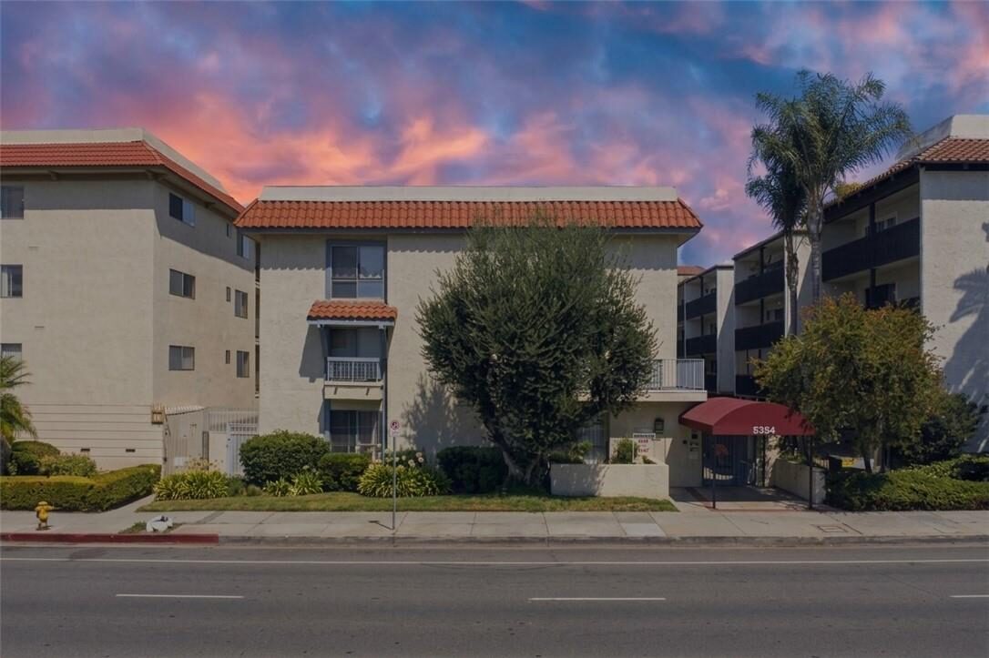 5354 Lindley Avenue #209, Encino, CA 91316, 3 bedroom 2 bath condo for sale, main photo