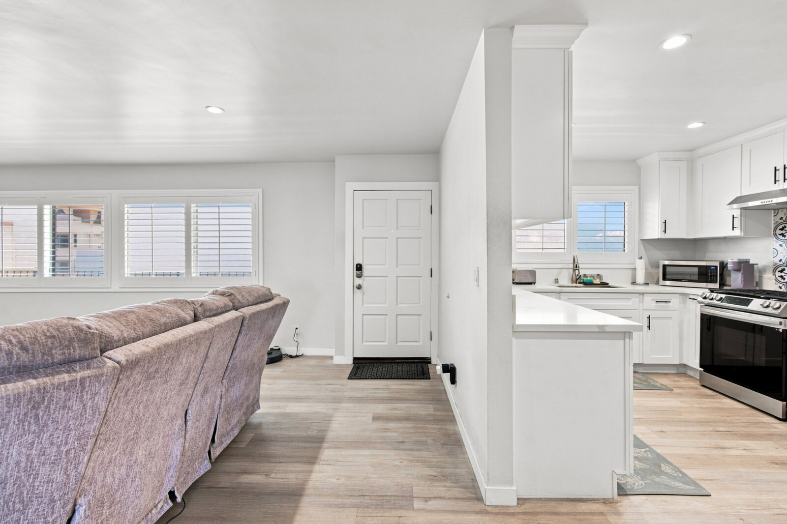 5354 Lindley Avenue #209, Encino, CA 91316, 3 bedroom 2 bath condo for sale, photo 6 of 33