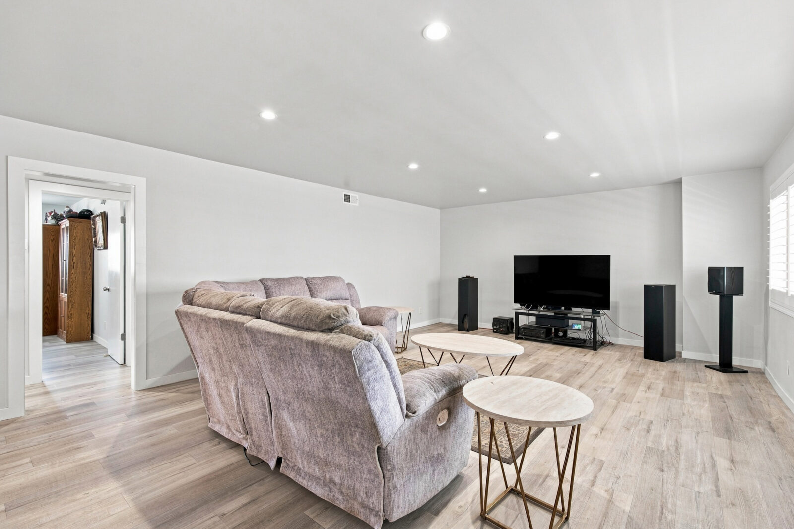 5354 Lindley Avenue #209, Encino, CA 91316, 3 bedroom 2 bath condo for sale, photo 7 of 33