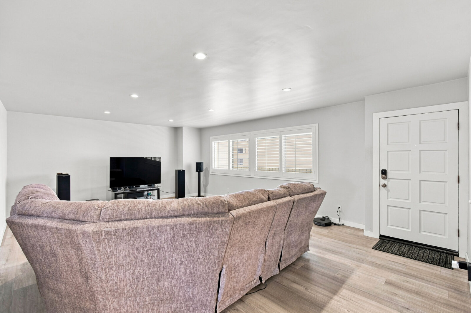5354 Lindley Avenue #209, Encino, CA 91316, 3 bedroom 2 bath condo for sale, photo 8 of 33