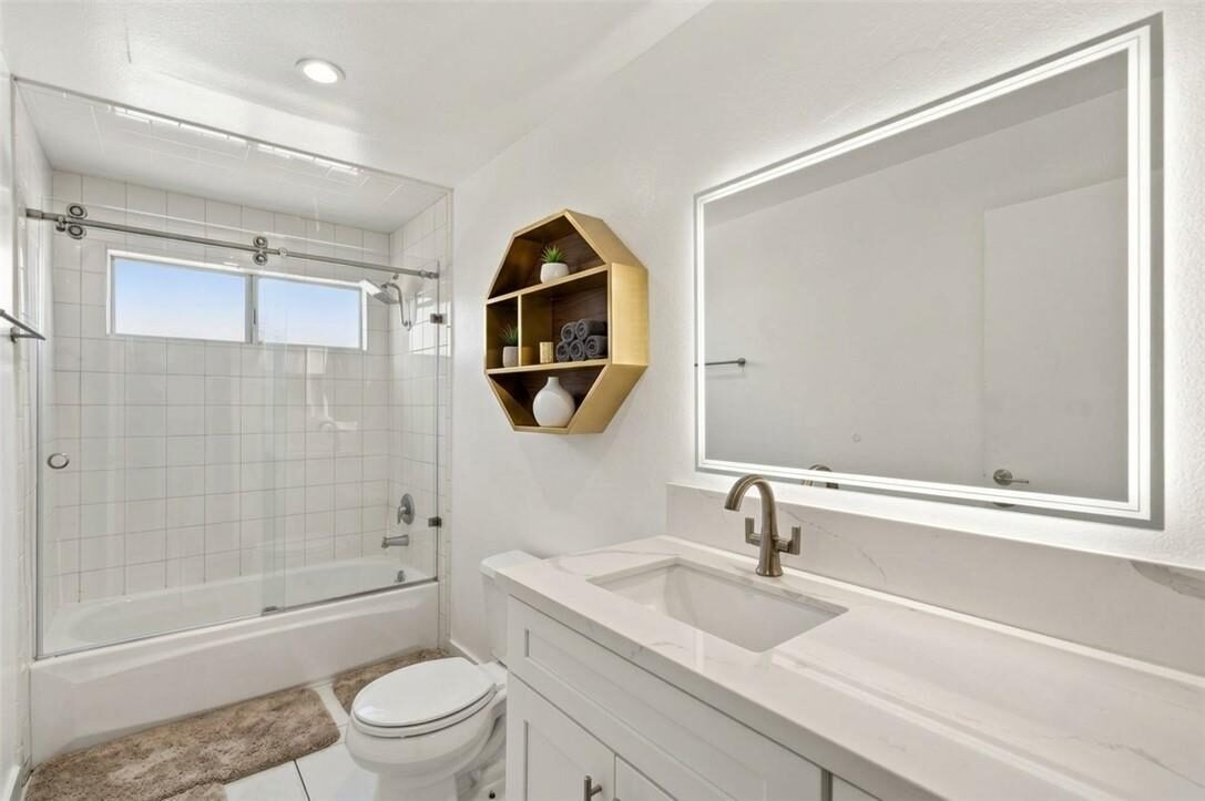 5354 Lindley Avenue #209, Encino, CA 91316, 3 bedroom 2 bath condo for sale, photo 28 of 33